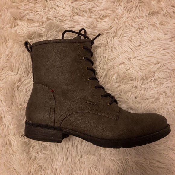 Vegan Waterproof Leather Boots - Picture 2 of 2